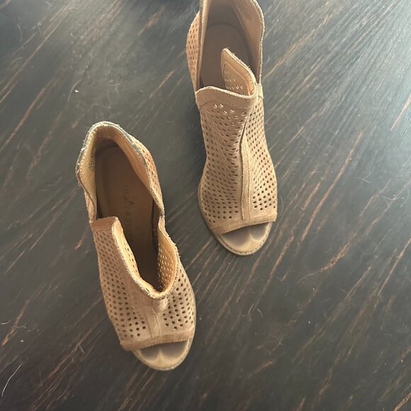 Lucky Brand Size 7 Brown Suede Booties - Picture 3 of 3